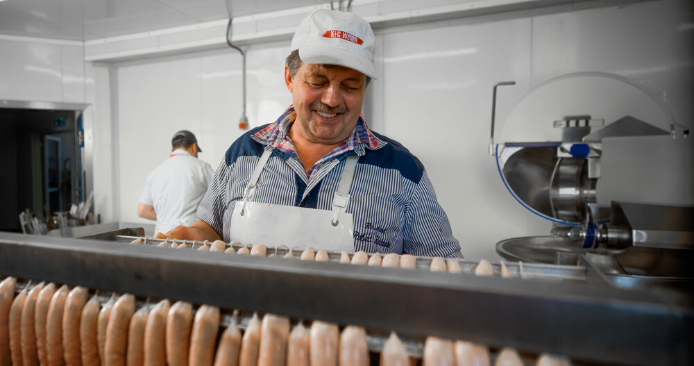 Wurstverarbeitung bei der Fleischerei Kriewitz in Ueckermünde