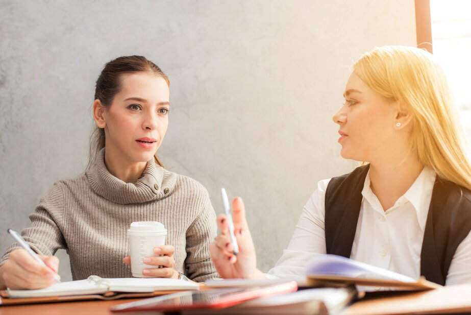 Studentinnen in der Vorlesung