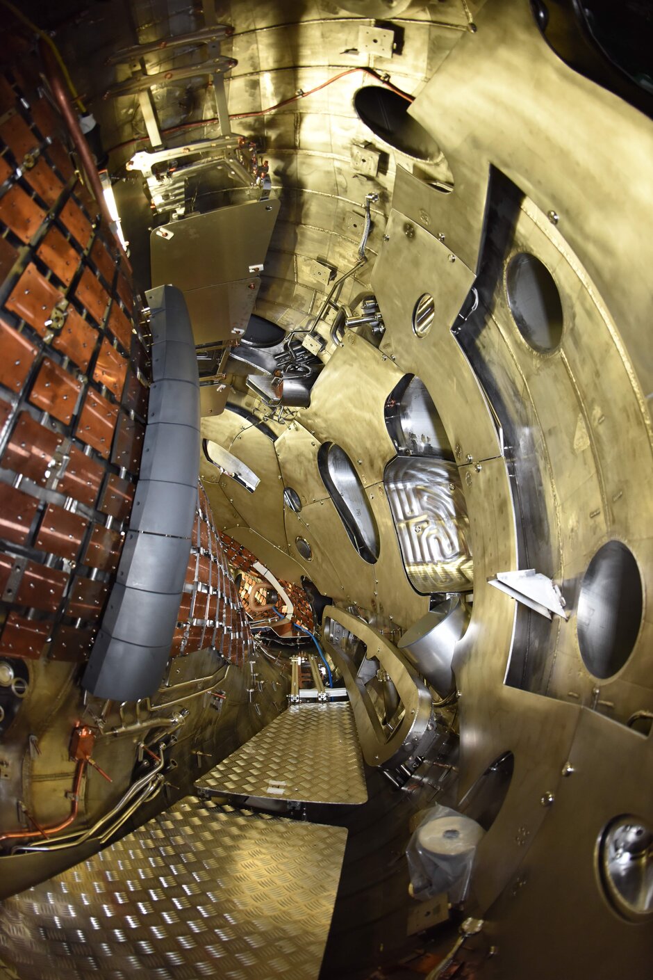 Wege zur Fusionsenergie erforscht Wendelstein 7-X.