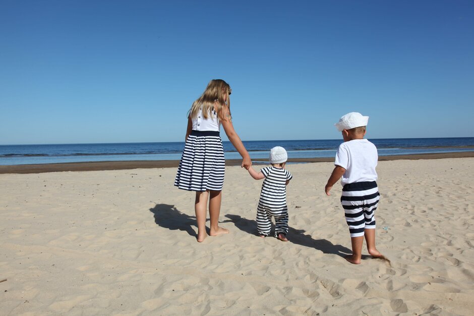 Kinder an der Ostsee