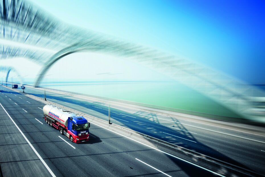 LKW auf Rügenbrücke